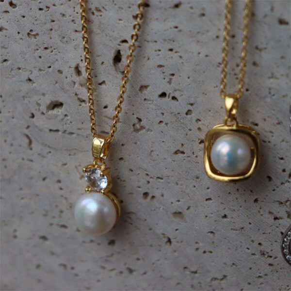 Freshwater Pearl Pendant Necklace