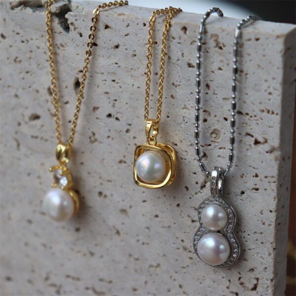 Freshwater Pearl Pendant Necklace