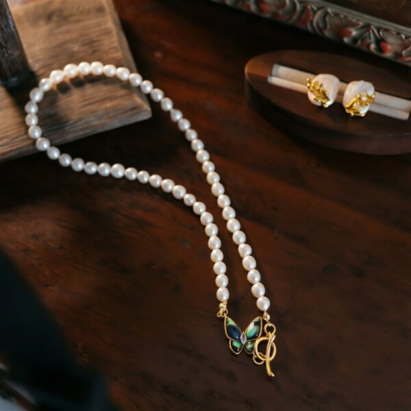 Butterfly Shell Pendant Freshwater Pearl Necklace